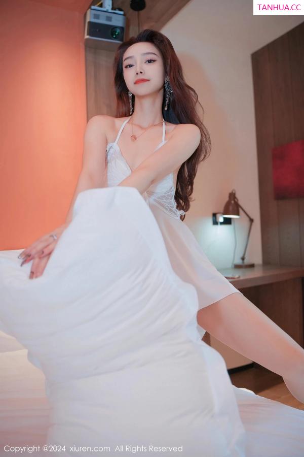   [XiuRen]高清写真图 2024.03.05 No.8176 苏曼兮 美腿妩媚第46张图片